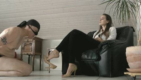 OfficeShoesSweatyFeet (MP4)