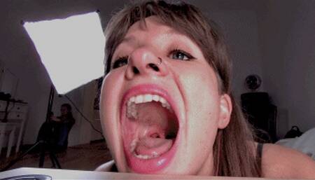 VR 180 - Alice's Big Mouth