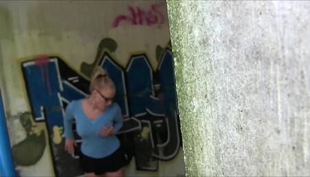 Dirty Quickie im Parkhaus - FACIAL EXTREM