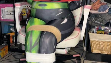 Shego Cosplayer takes the Escape Challenge