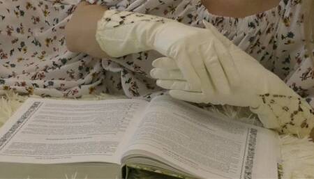 My white leather gloves MP4 HD 720p
