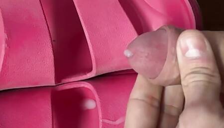 Cuming in my friend shoes