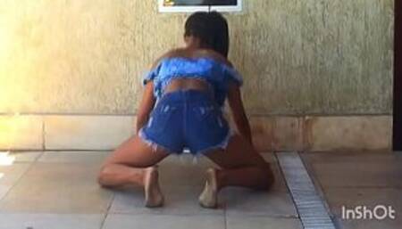 Kathy Dirty Feet Twerk