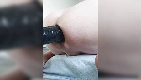 Anal fuck machine with huge dildo
