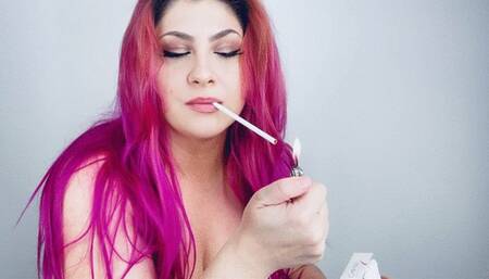 Busty Babe Smokes 120s