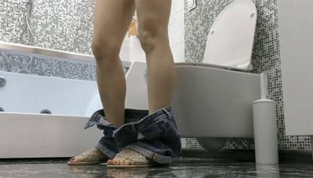 A video of you having diarrhea on the toilet MP4 FULL HD 1080p