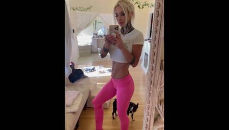 Cute leggings and a camel toe