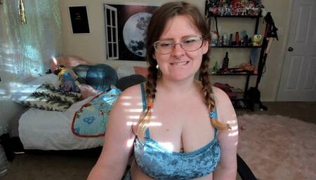 Toe sucking for a cutie in pigtails