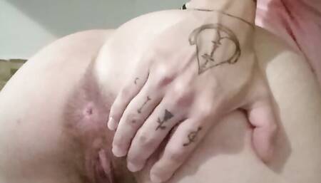 I masturbate my big hairy pussy until orgasm