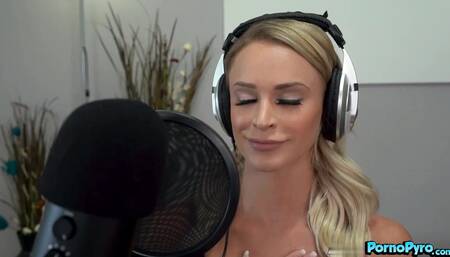 Emma Hix Gets Fucks The Black Executives