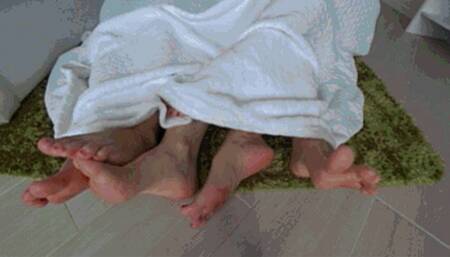 Interlocking our fingers 6 feet FFn