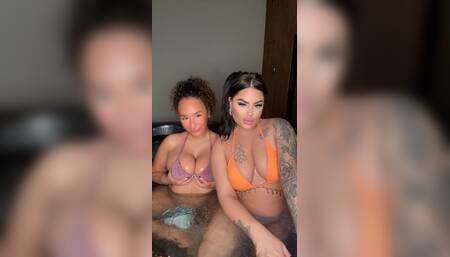 Jacuzzi en twee poesjes