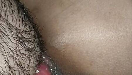 Desi bhabhi leaked mms, devar ka lund choos ke upar se chad gayi bhabhi