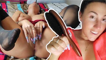 Aunty fucks with a hairbrush!