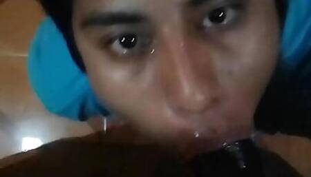 Slut has fun sucking black toy
