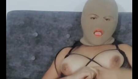 Girl with mask snatches up wanting to fuck