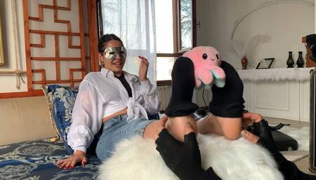 Giusy - foot tickling challenge 720