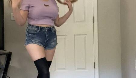 Cruel Giantess Plays With Tinies