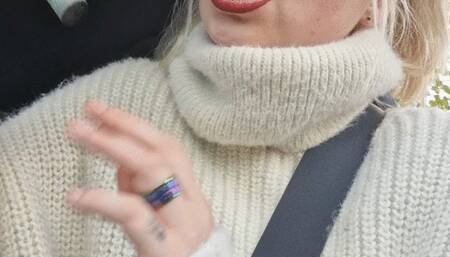 Carsmoking with Red Lipstick