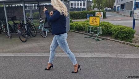 secretly observe tights feet in the shoe store HD wmv 1920x1080