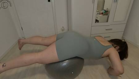 Yoga ball gassy training - loud farts while workout