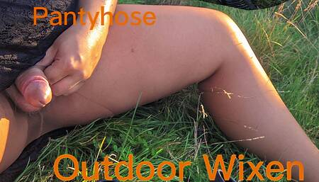Outdoor in Pantyhose