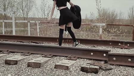 I WALK WITHOUT PANTIES AND SHOW PUSSY FROM THE BRIDGE