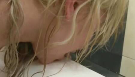 Lesbians Fuck In The Bathtub