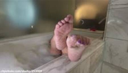 Soapy JOI - Goddess Zoey delights in this sexy bathtub JOI featuring small wrinkled soles, moaning, and more