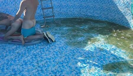 The boss fucks a twink in his tight asshole without lube - 395