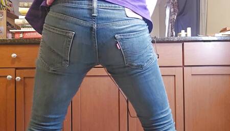 Study Break: Teen Boy has a Buttplug Potty Dance