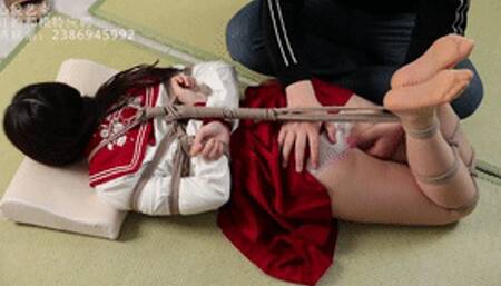 xy63-The wife is wearing a red JK skirt and is tied up using a vibrator to reach orgasm