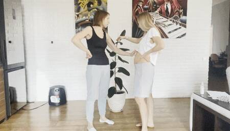 She comes to experience the pleasures of my belly and navel (sens tickl)