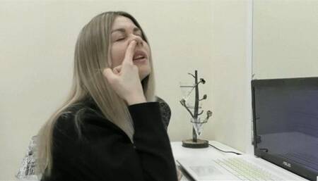 Just picking your nose MP4 FULL HD 1080p