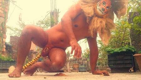 Amazing gay Lionman pissing on screen.Indian pierced  #lionmandick #lionman