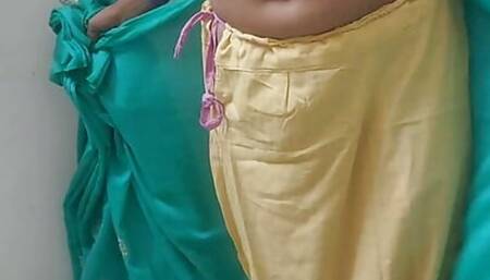 Beautiful bhabhi bride in Banarasi saree had a lot of fun in the sex room sexy video full sexy...