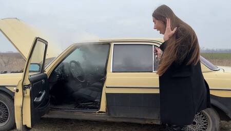 The car boiled after hard revving (spatial vision format)