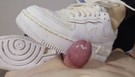 Shoejob with VERY OILY AF1 and BRACES, cumshot on shoes