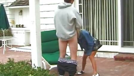 Girl gives a great blow job in public