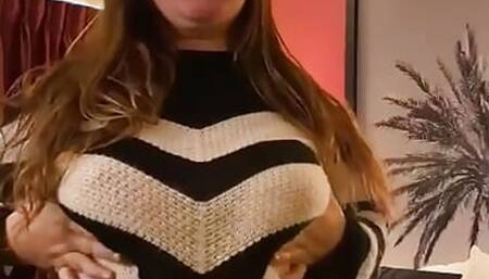 I TEXTED MY LESBIAN STEPSISTER THIS VIDEO OF ME FINGER FUCKING MYSELF IN A SWEATER