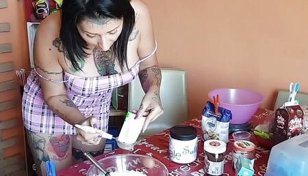 Lady Muffin: Horny MILF Makes Porn Pancakes