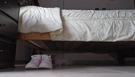 Milah Arches smell my stinky feet slave