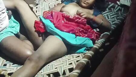 Hot sexy padosan bhabhi ke sath raat main romance hindi audeo