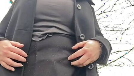 Bbw Babe takes a stroll and masturbates outside