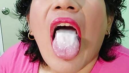 Hello trans girl samanta eating.
