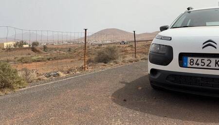 Girl stopped the car for urgent pee on public road