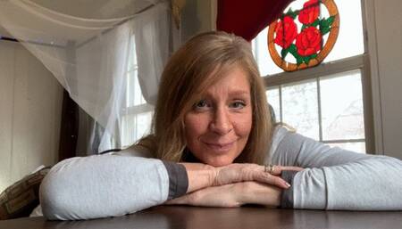 AARIEL IS REUNITED WITH HER DESK!