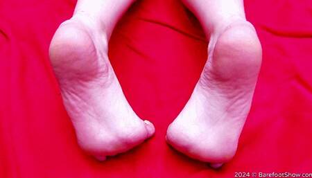 Giantess Kristina barefoot in a bikini shows off her huge feet in a public park (Part 6 of 6)