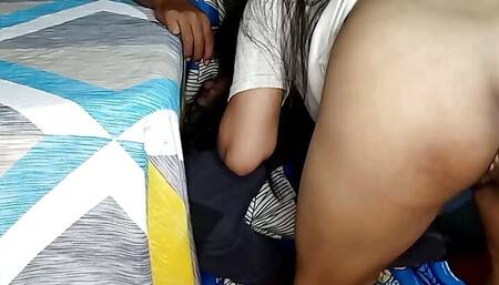 village wifes pussy itches, chair par husband ke Lund ki sawari chut ki khujli mitne tak