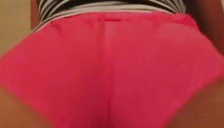 Booty shaking teen hottie dances